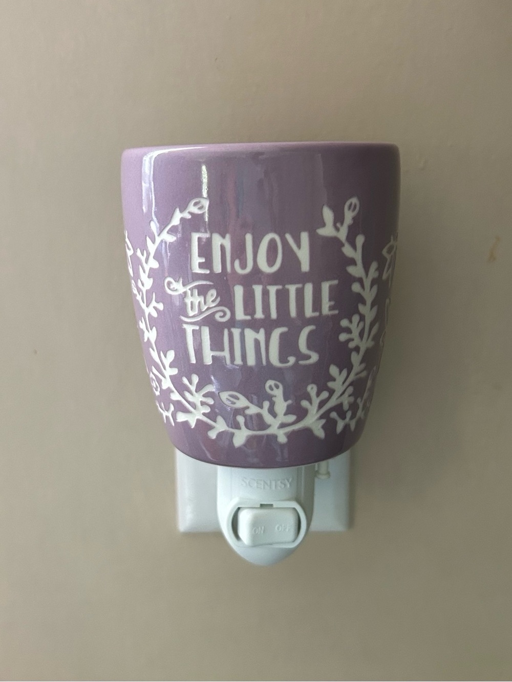 Scentsy plug in warmer enjoy the little things